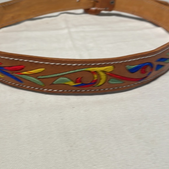 Beautiful vintage leather and embroidered belt Sz 34-38” - Picture 5 of 7
